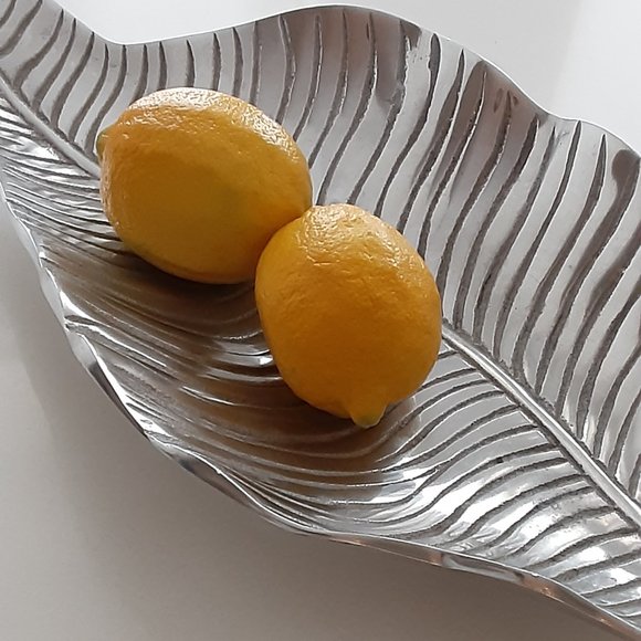 Decorative Leaf Design Metal Serving bowl / Platter - Picture 2 of 6